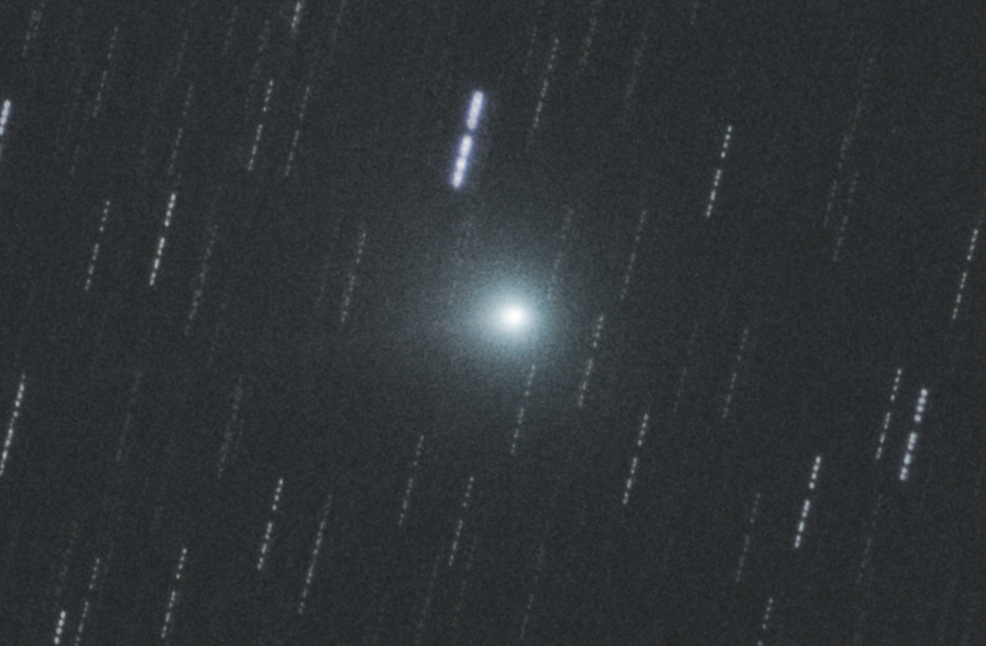 2014-08-25 4x60sec 7x30sec ISO3200 80-400mm Comet Stacked PNG.png