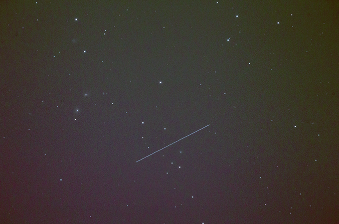 Asteroid trail 19 april 2017.png