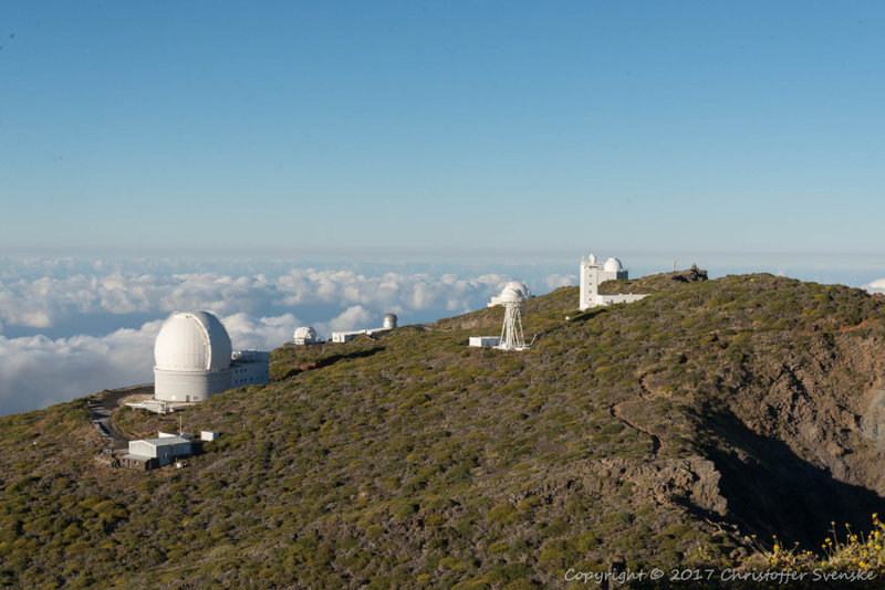 Vyn ovanför GTC, här syns SST samt ett par andra observatorier